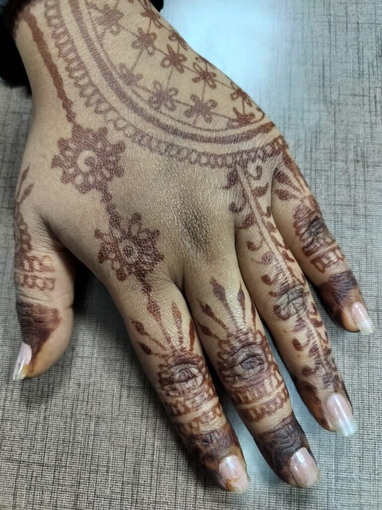 Velvet Rose Beauty Bar G3 — henna mehndi hands